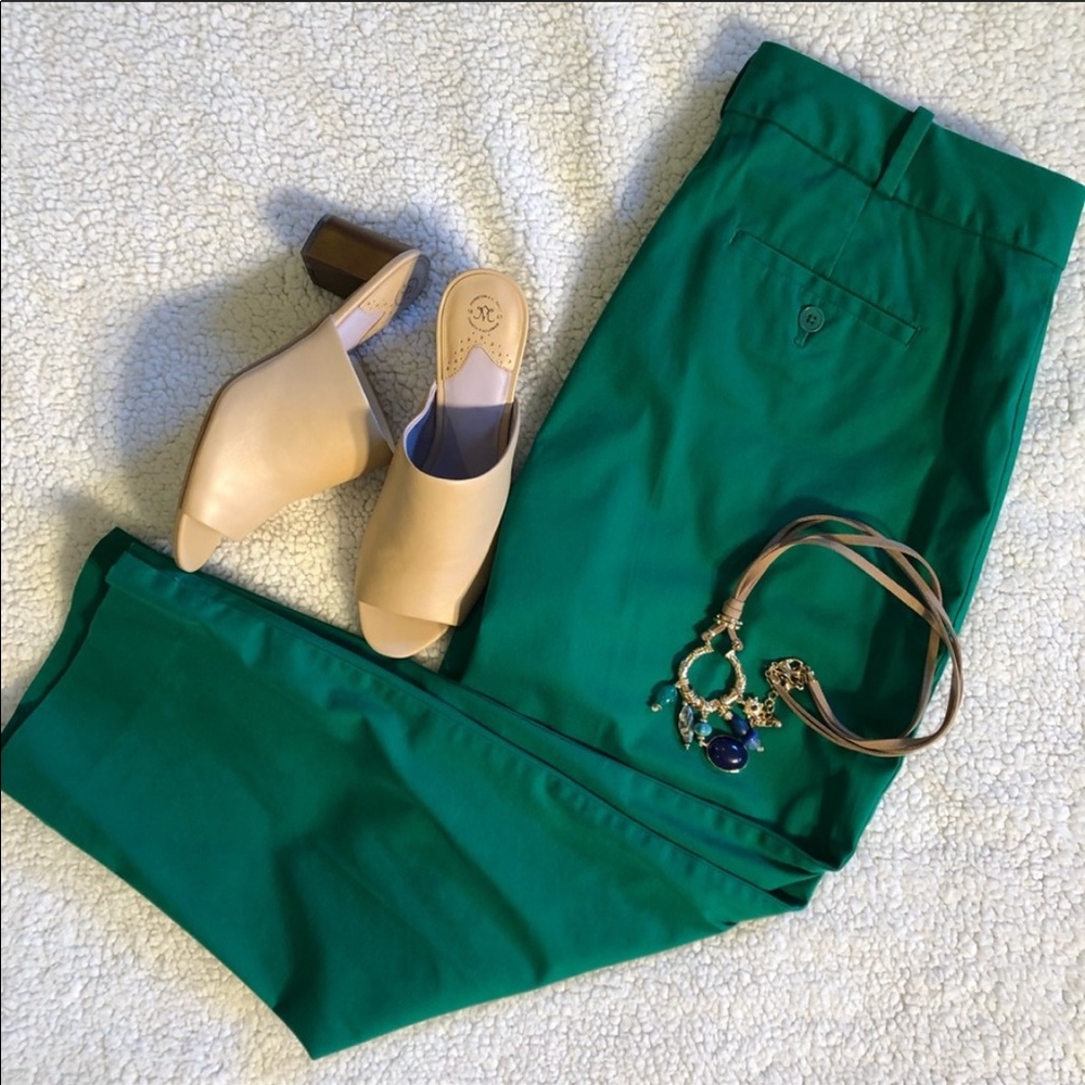 Curvy Fit TALBOTS Green Chino Crop Pants GUC